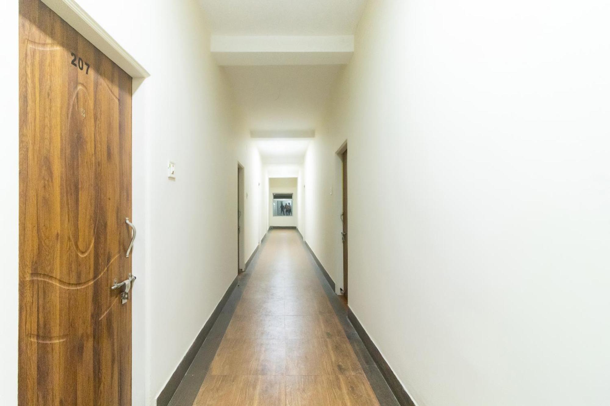 Spot On Prabir Residency Inn Urāli Extérieur photo